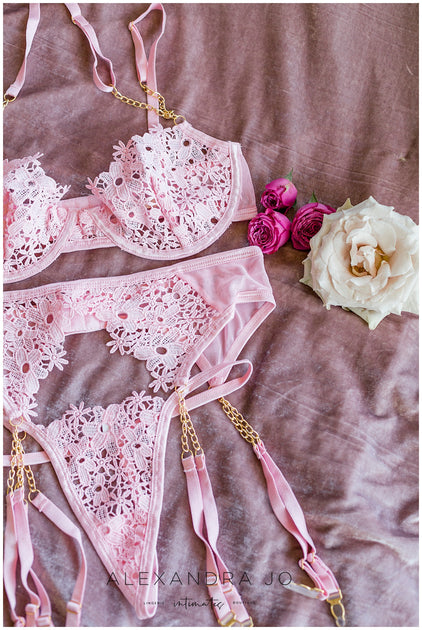 Victoria's Secret 32C BRA SET+garter skirt+thong white IVORY pink SEXY  SEDUCTION